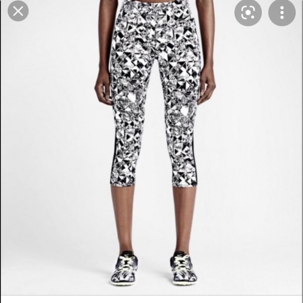 🌺NWOT NIKE DRIFIT WORKOUT CAPRI SIZE S🌺